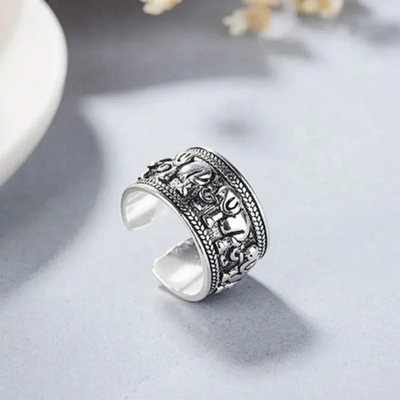 925 Sterling Silver Vintage Elephant Engraved Ring - Picture 4 of 5